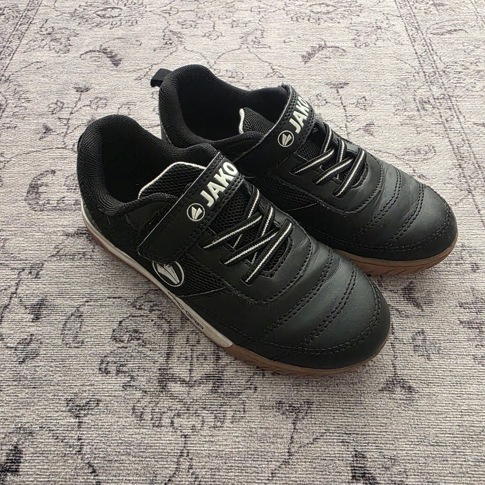 JAKO Boys Sport Shoes Soccer Black White Size 1